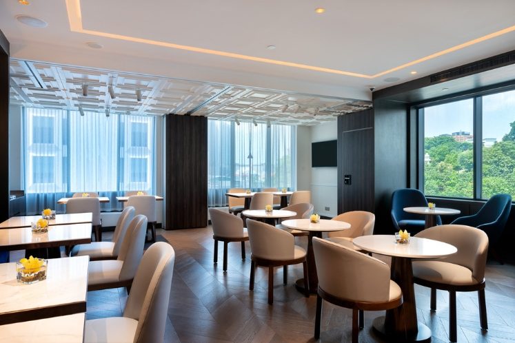 Grand Park City Hall — Crystal Club Lounge seating