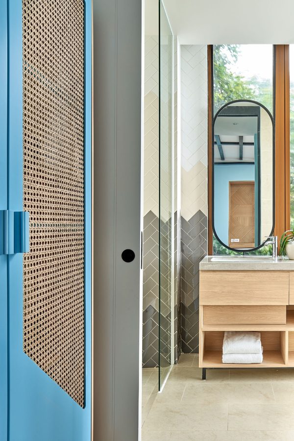 Khem Beach Resort — cane door and vanity